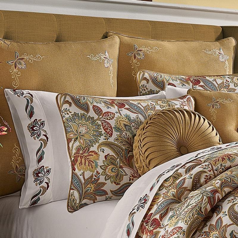 August_Multi_4-Piece_Comforter_Set1_6dea18af-be2f-4b1c-97f6-46616455136f.jpg