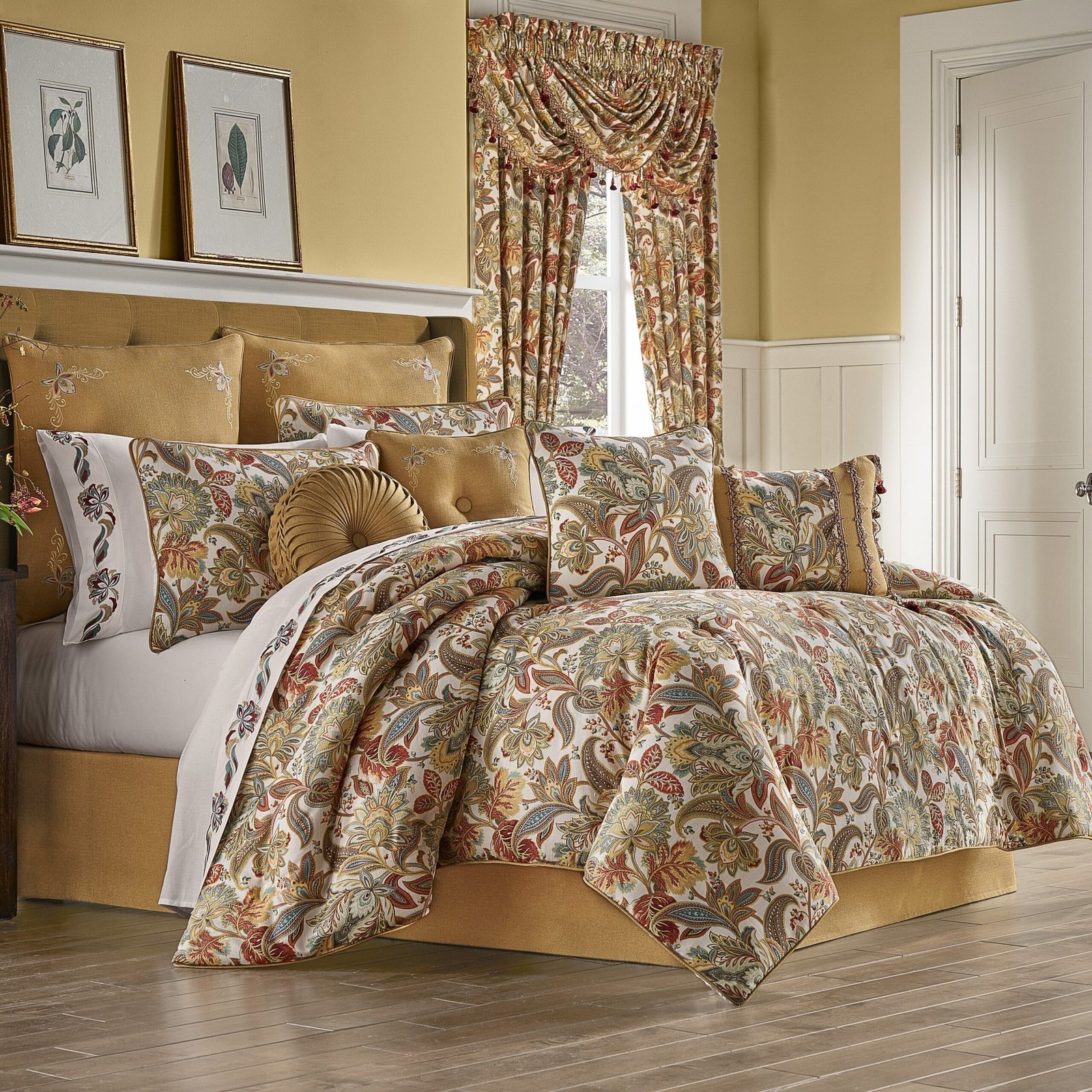 August_Multi_4-Piece_Comforter_Set_cbd715da-4954-4716-90b6-8a1d758747fd.jpg