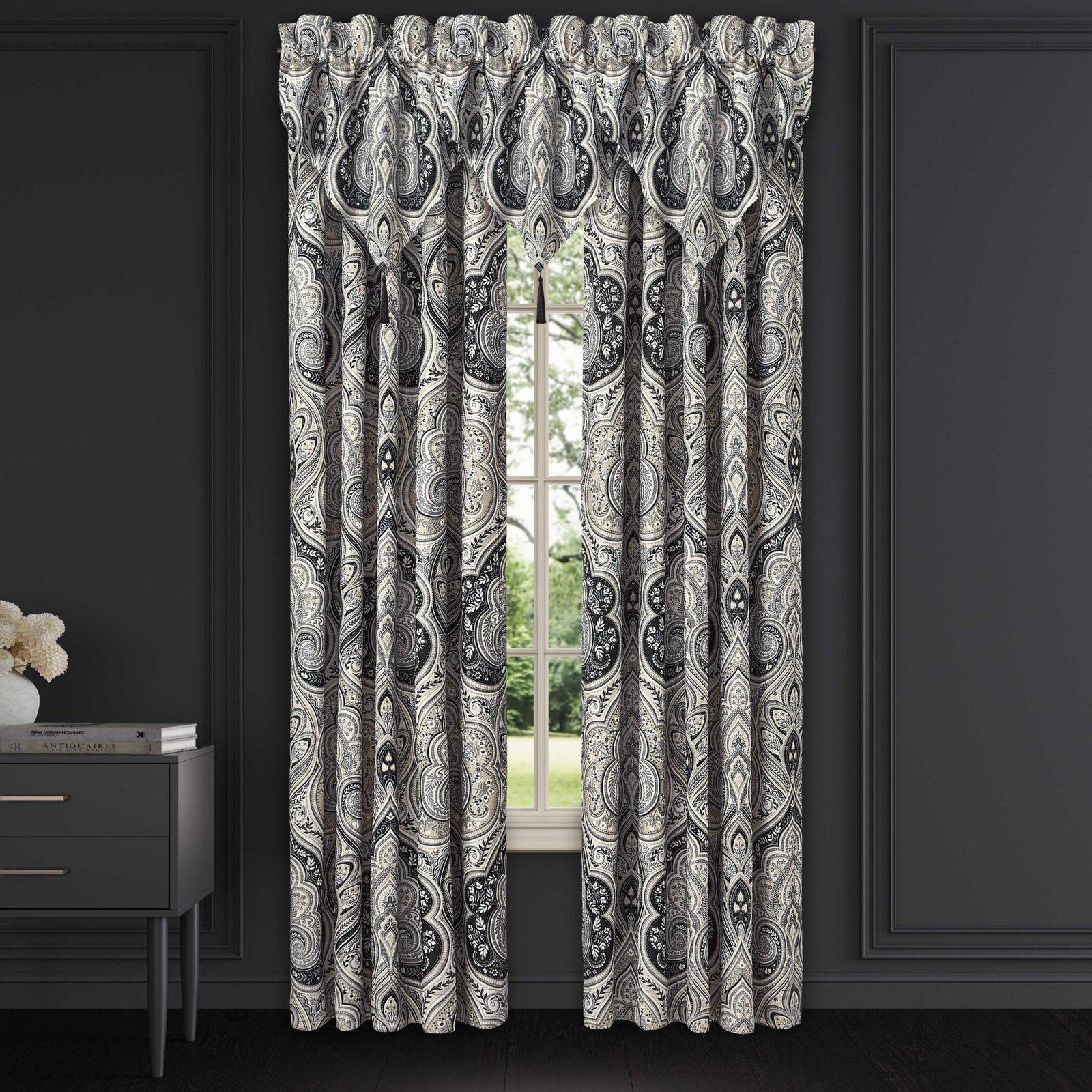 MessinaBlackWindowPanelPair_ac9d717a-01cc-480f-8ca0-73bab9d5dfb5.jpg